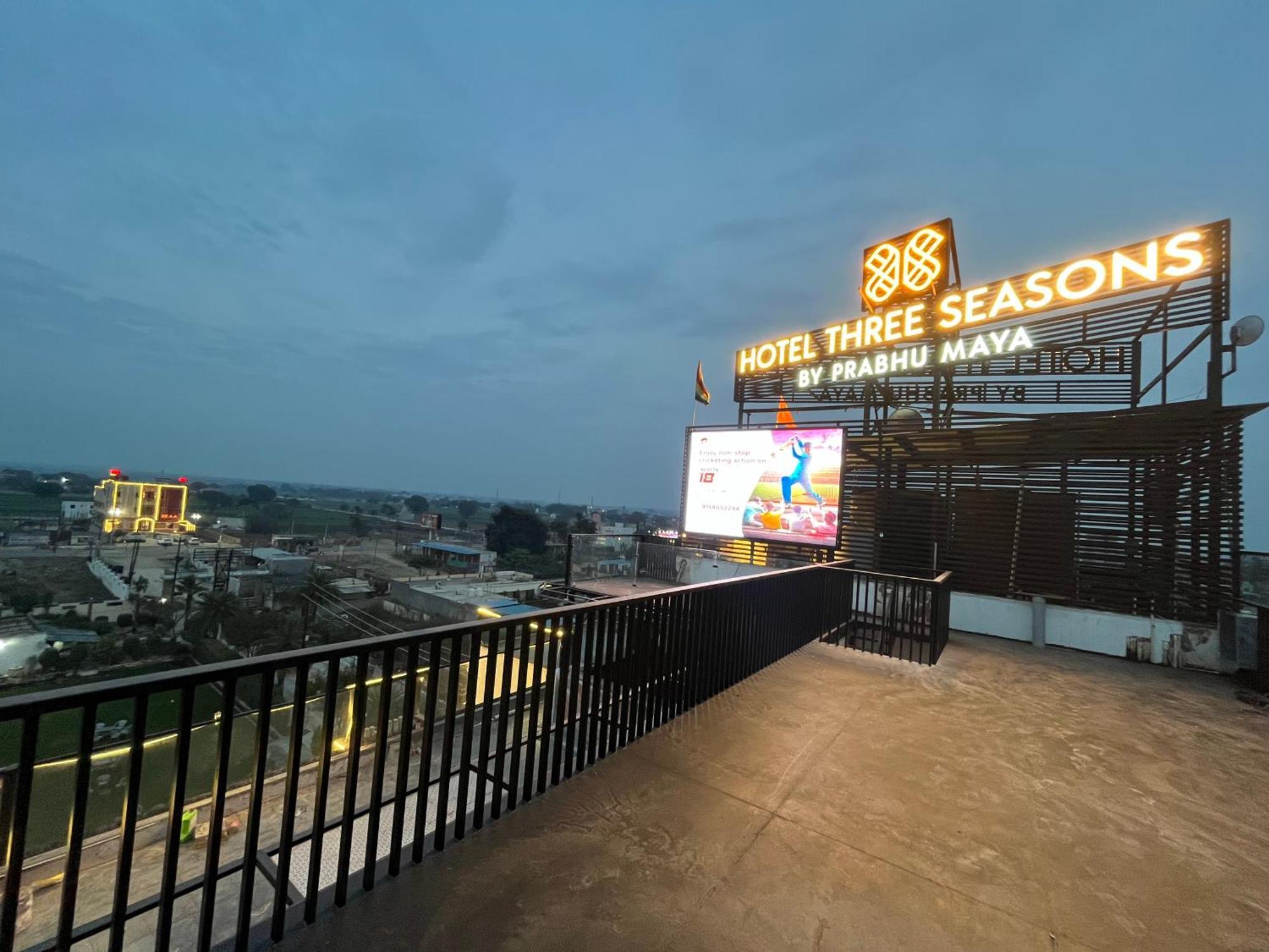 Hotel Three Seasons Вриндавана Экстерьер фото
